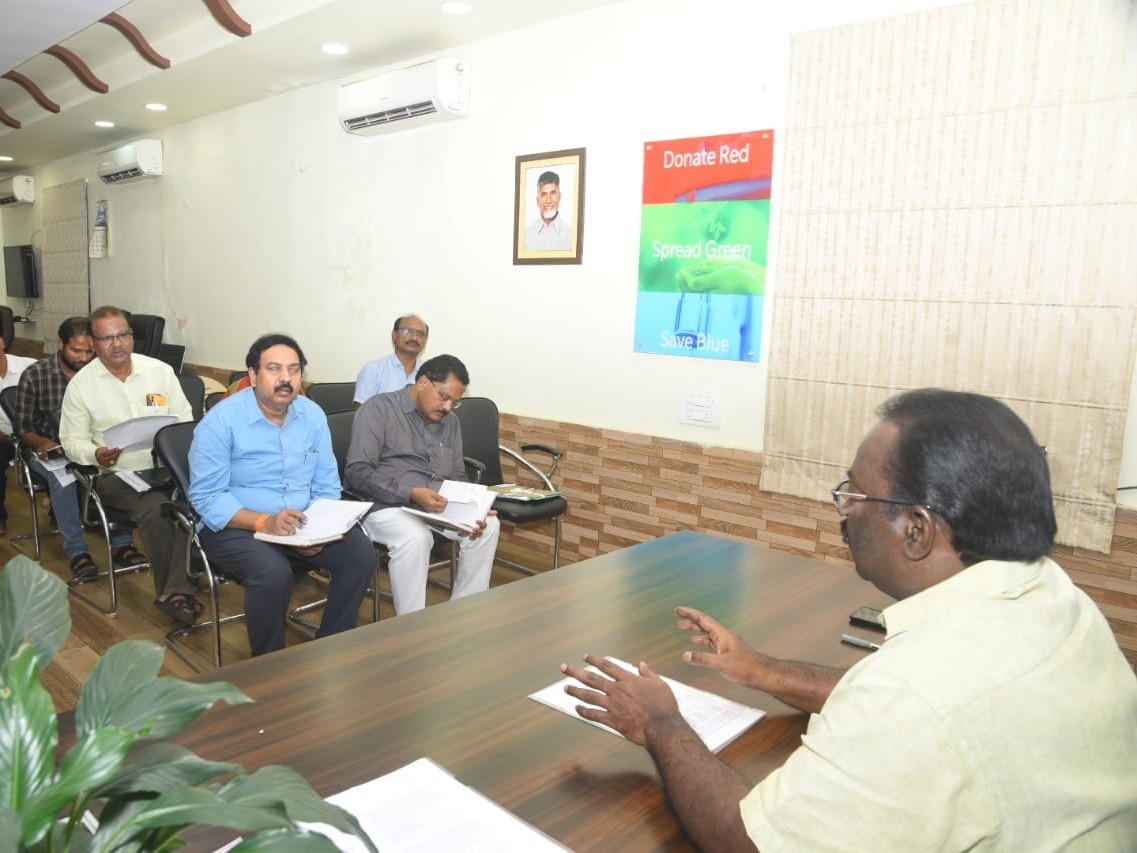 ‘ఐటీ పార్కుల కోసం భూముల‌ను గుర్తించాలి’