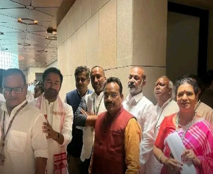 ఉపరాష్ట్రపతి ఎన్నికలో ఓటేసిన ఎంపీ