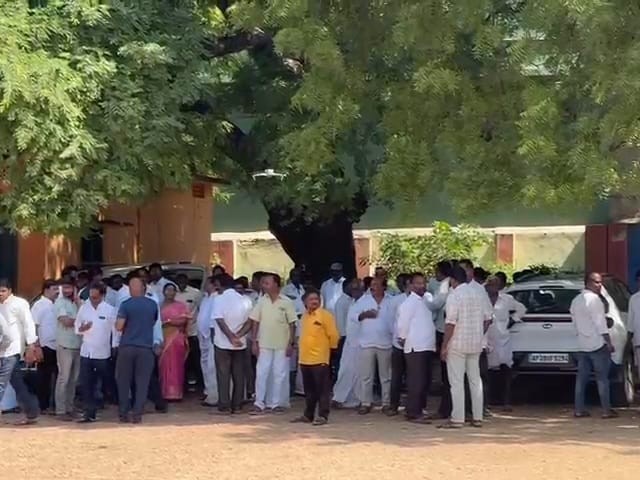 ‘జడ్పీ హైస్కూల్‌ను రాజకీయ వేదిక మార్చిన YCP’