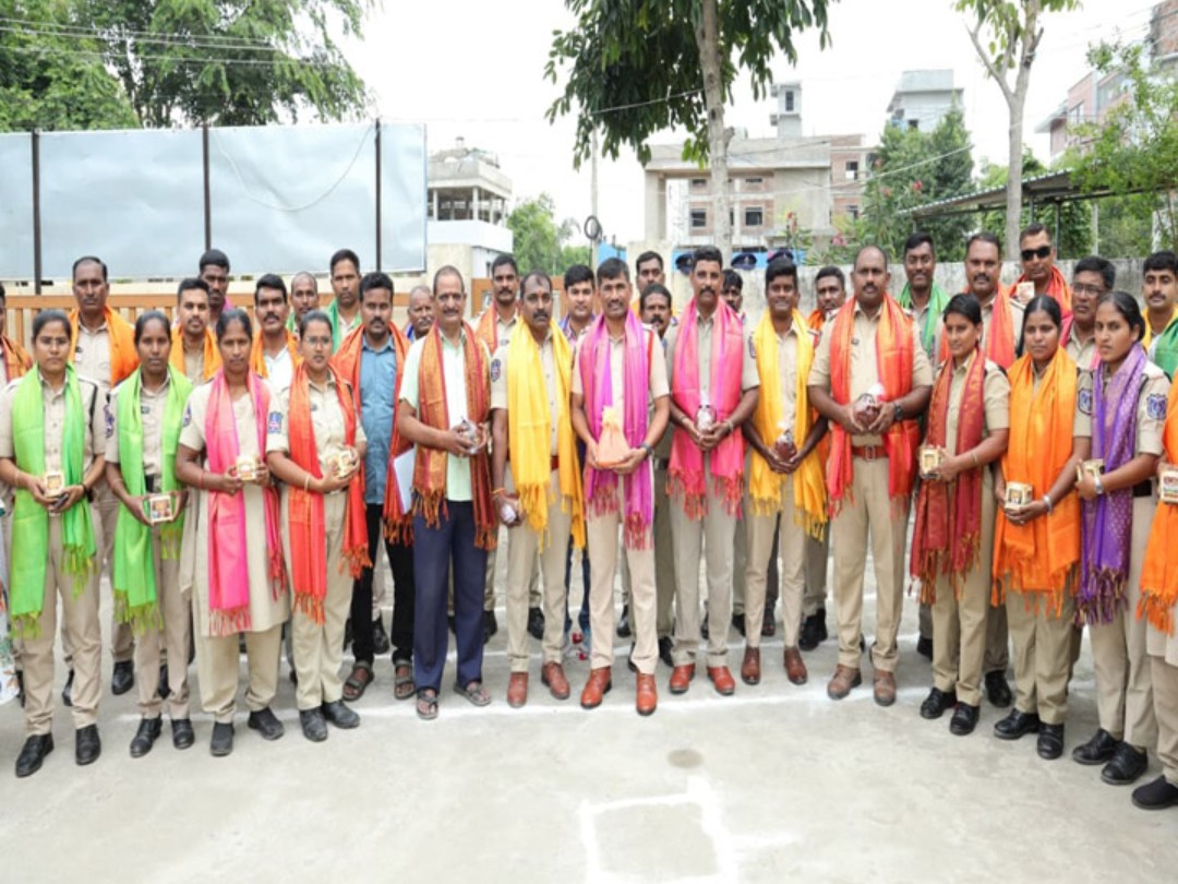 భద్రత ఏర్పాట్లను పర్యవేక్షించిన పోలీసులకు సన్మానం