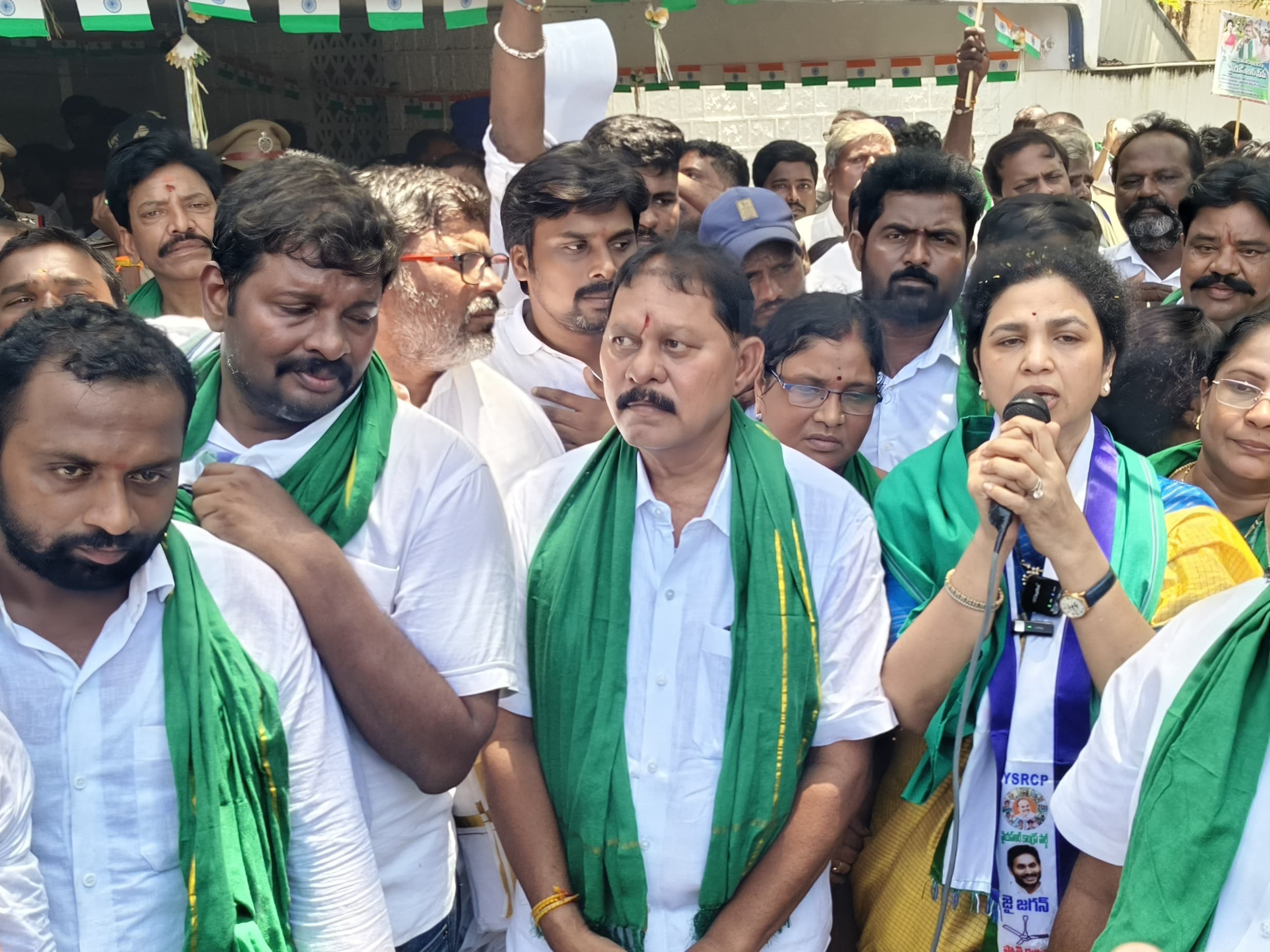 యూరియాను అందించడంలో కూటమి ప్రభుత్వం విఫలం
