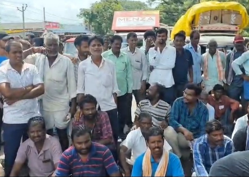 ‘యూరియా బస్తాలను వెంటనే అందజేయాలి’