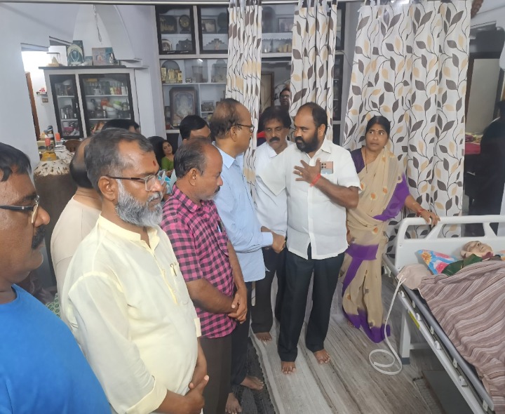 కొలనుపాక సరళా దేవి మృతికి మాజీ MLA నివాళి