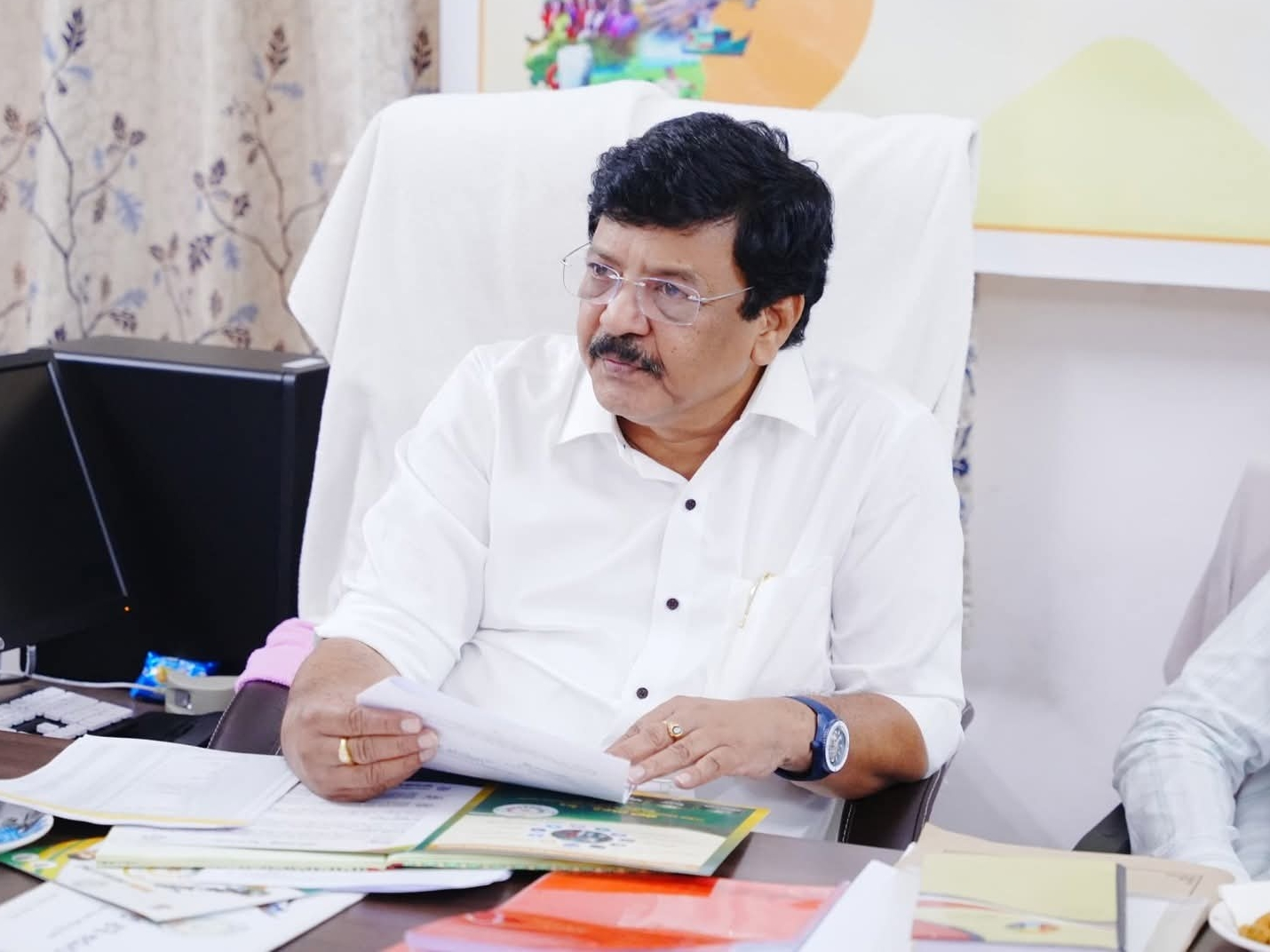 నిడదవోలు సమగ్రాభివృద్ధే ధ్యేయం: మంత్రి