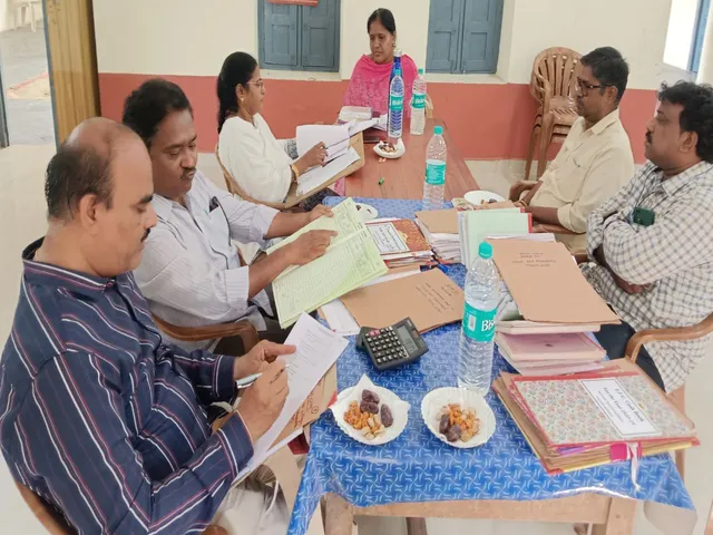 రికార్డులను పరిశీలించిన DLDO