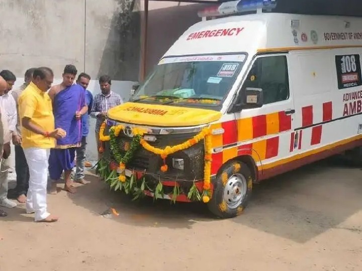 నూతన 108 వాహనాన్ని ప్రారంభించిన మంత్రి