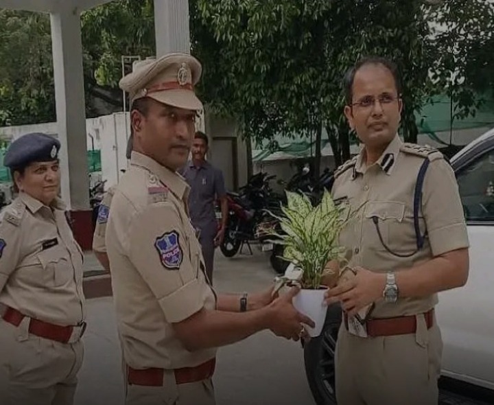 మట్టెవాడ పోలీస్ స్టేషన్‌ను సందర్శించిన సీపీ