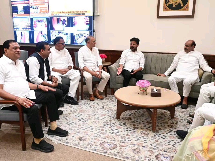 లోక్ సభ స్పీకర్‌ను కలిసిన ఎంపీ రామసహాయం