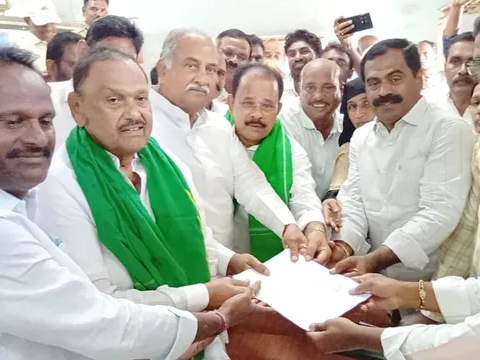 రైతులను పట్టించుకోకుండా నిద్రపోతున్న ప్రభుత్వం