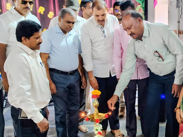 కొత్త విద్యార్థులకు సాదర స్వాగతం