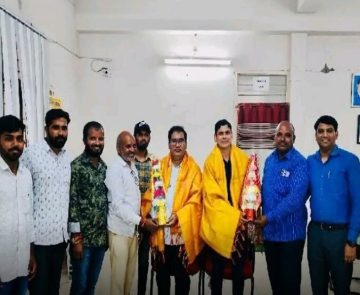 రిమ్స్ డైరెక్టర్, ప్రొఫెసర్‌కు సన్మానం