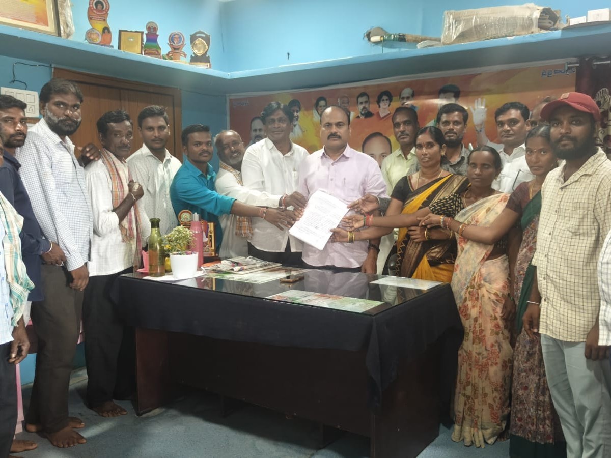 ‘పోడు భూముల రైతులను ఇబ్బందులు పెట్టొద్దు’