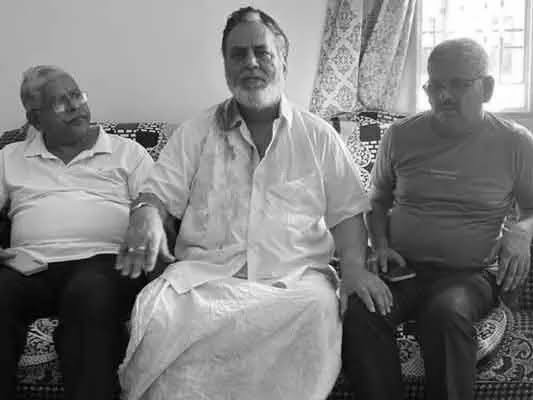 సీనియర్ న్యాయవాదిపై దుండగుల దాడి