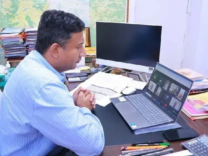 అధికారులతో కలెక్టర్ సమీక్ష