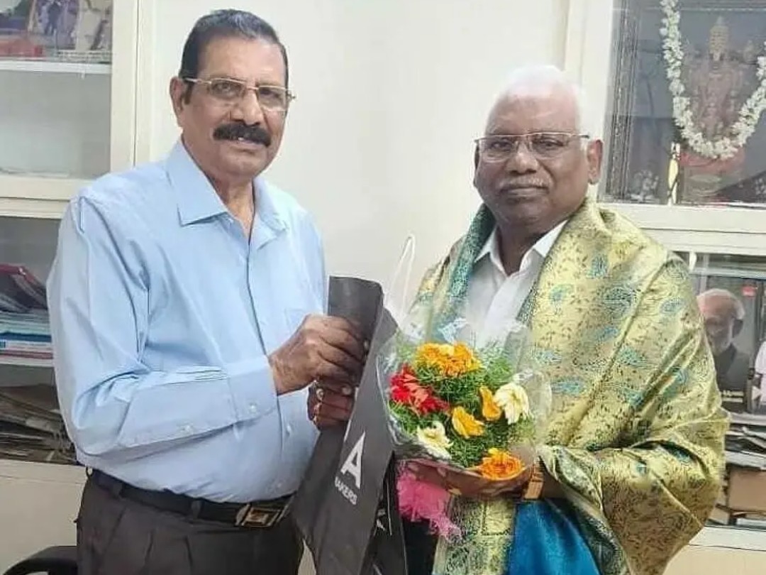 కళాశాల అభివృద్ధికి రూ. 5 లక్షలు విరాళం