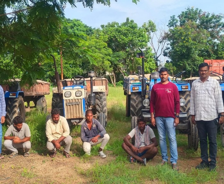 ఇసుక అక్రమ రవాణా.. నలుగురిపై కేసు నమోదు