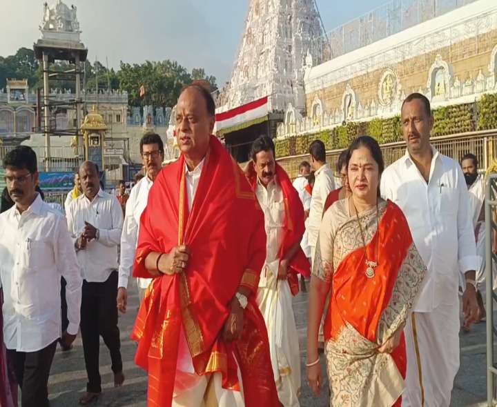 శ్రీవారిని దర్శించుకున్న ఎంపీ వేమిరెడ్డి దంపతులు