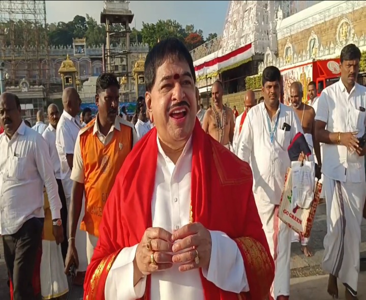 శ్రీవారి సేవలో సినీ ప్రొడ్యూసర్ అంబికా కృష్ణ