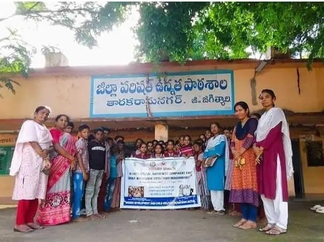 విద్యార్థినిలకు అవగాహన సదస్సు