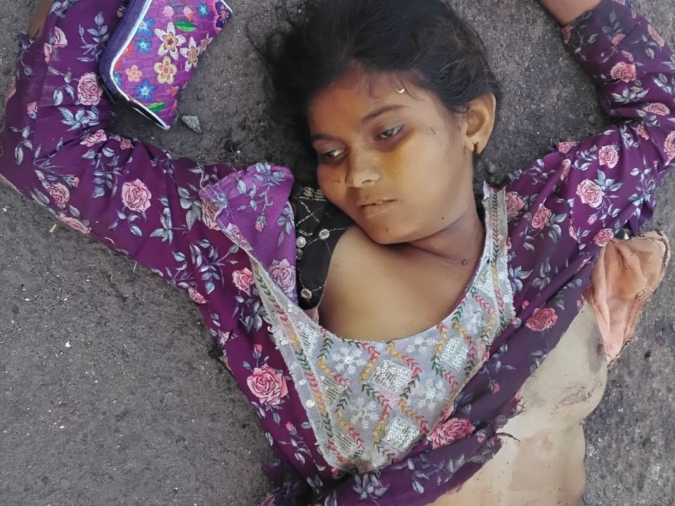 గుర్తుతెలియని వాహనం ఢీకొని మహిళ స్పాట్ డెడ్