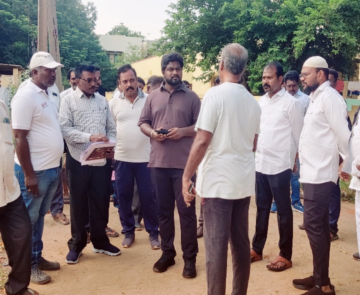 పారిశుద్ధ్య పనులను పర్యవేక్షించిన  కమిషనర్