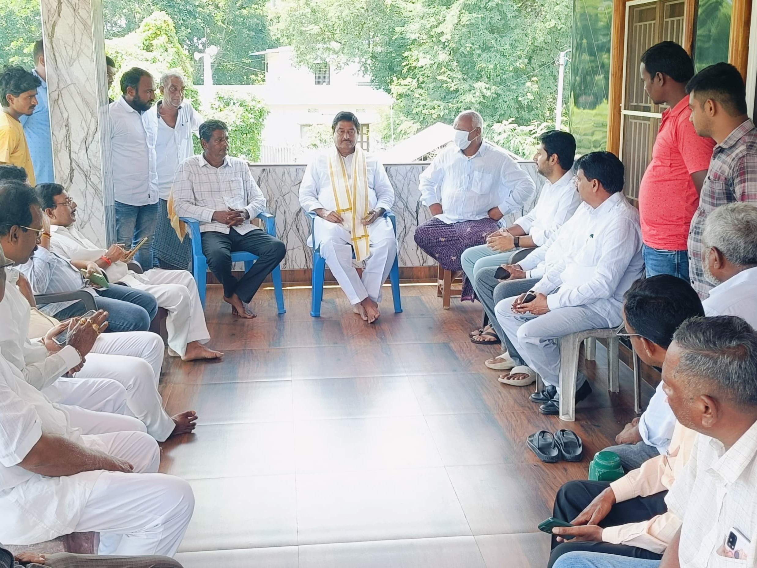 కంబకాయలో పర్యటించిన మాజీ మంత్రి ధర్మాన