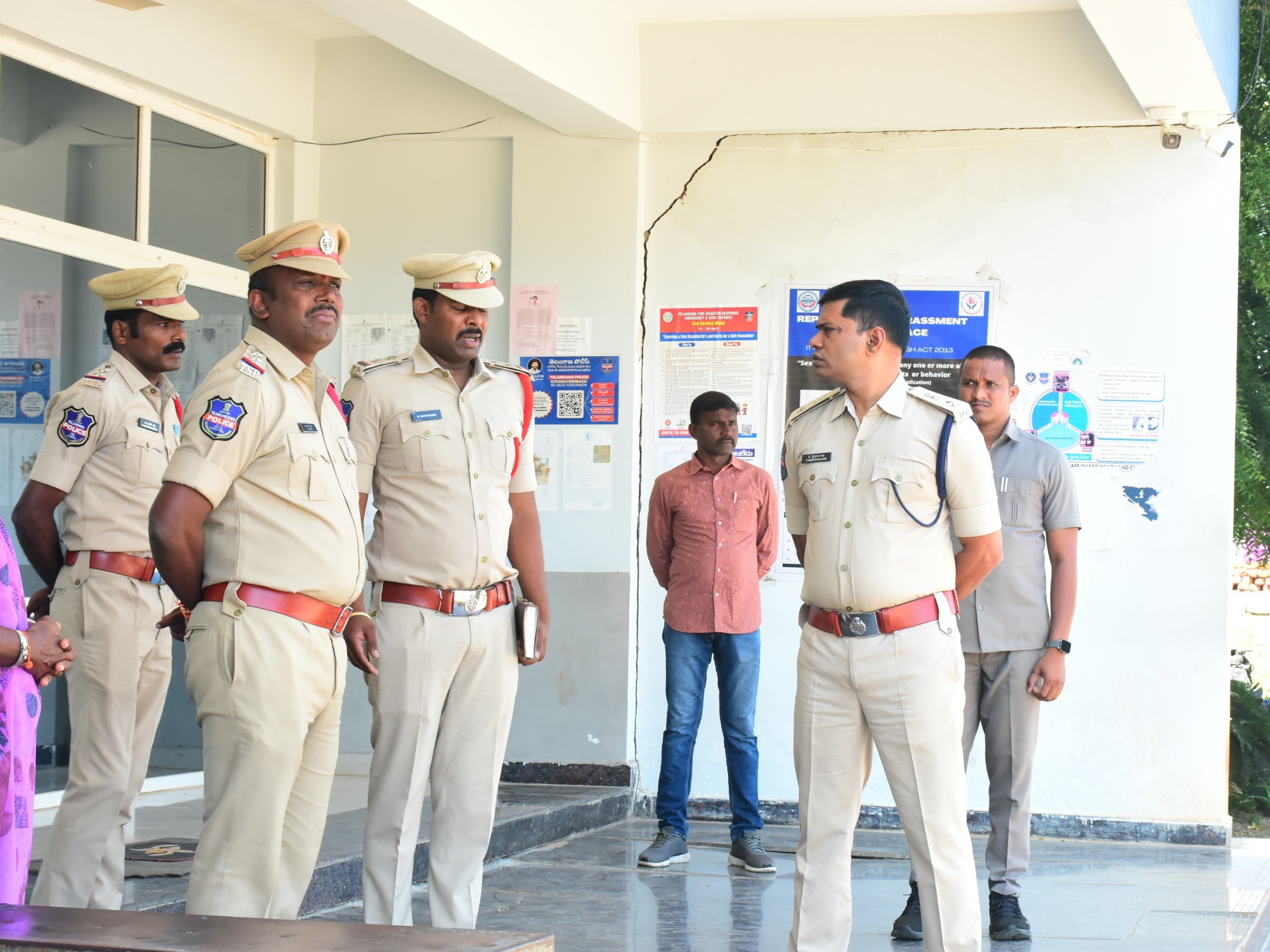 సీసీఎస్ పోలీస్ స్టేషన్‌ను ఆకస్మికంగా తనిఖీ చేసిన ఎస్పీ