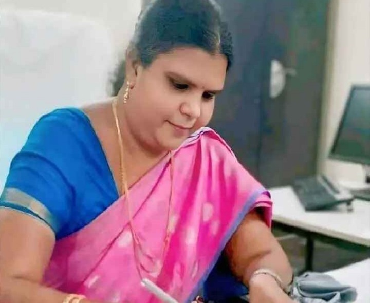 ఇందిరమ్మ చీరల కోసం 6 గోదాంలు సిద్ధం: DRDA