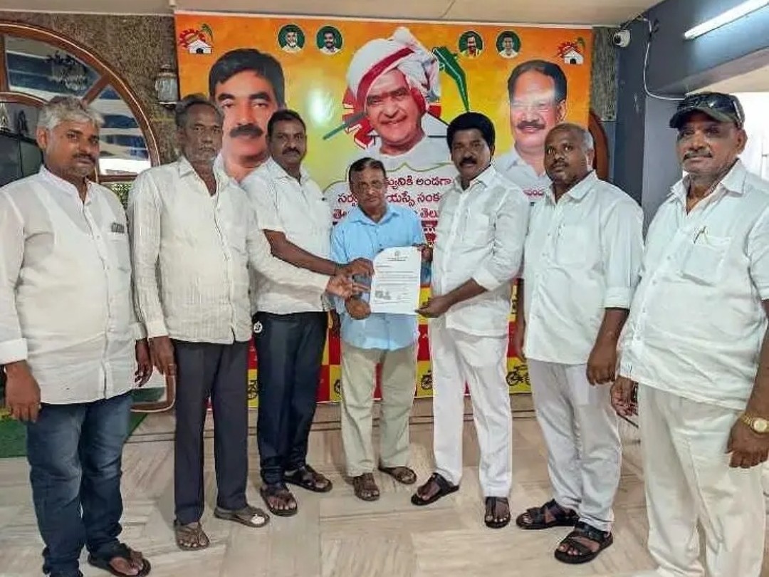 సీఎం సహాయ నిధితో చిన్నారికి ఆర్థిక సాయం