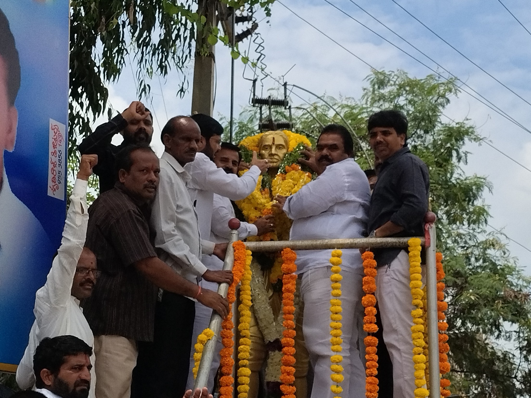 చాకలి ఐలమ్మకు నివాళి అర్పించిన అదనపు కలెక్టర్