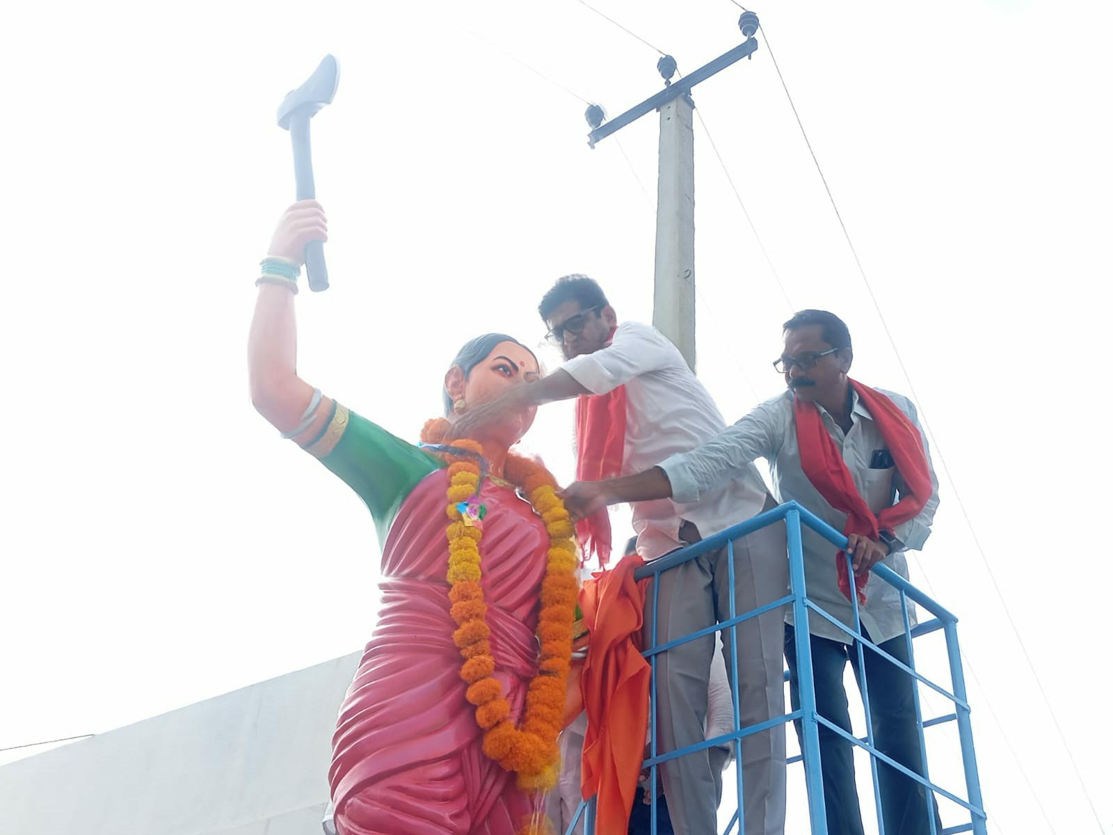 చాకలి ఐలమ్మ విగ్రహాన్ని ఆవిష్కరించిన ఎమ్మెల్యే