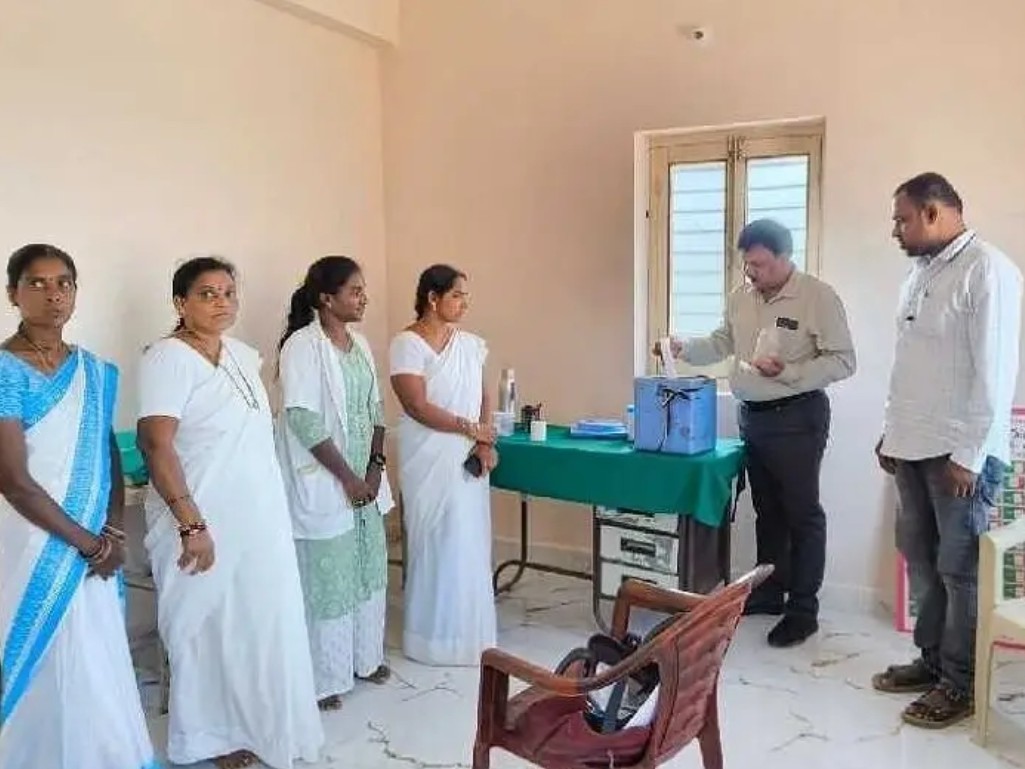 ఆయుష్మాన్ ఆరోగ్య మందిర్‌ను తనిఖీ చేసిన DMHO