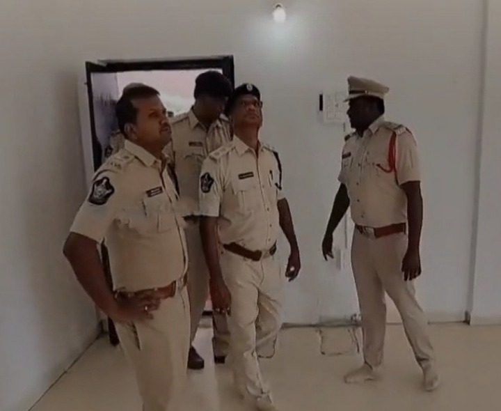తుళ్లూరులో వసతి గృహన్ని ప్రారంభించిన ఎస్పీ
