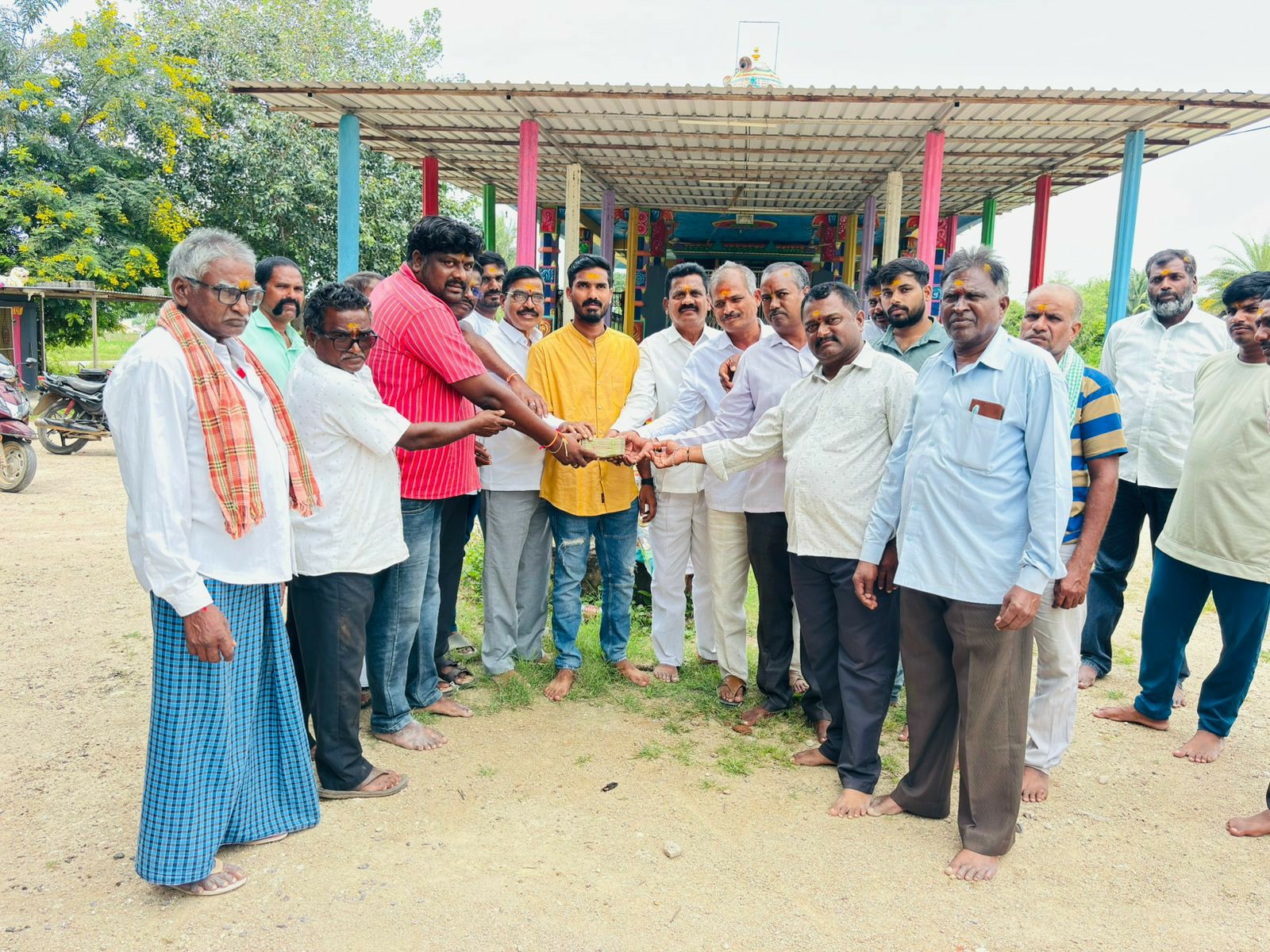 ఆలయ నిర్మాణానికి ఐదు లక్షల విరాళం