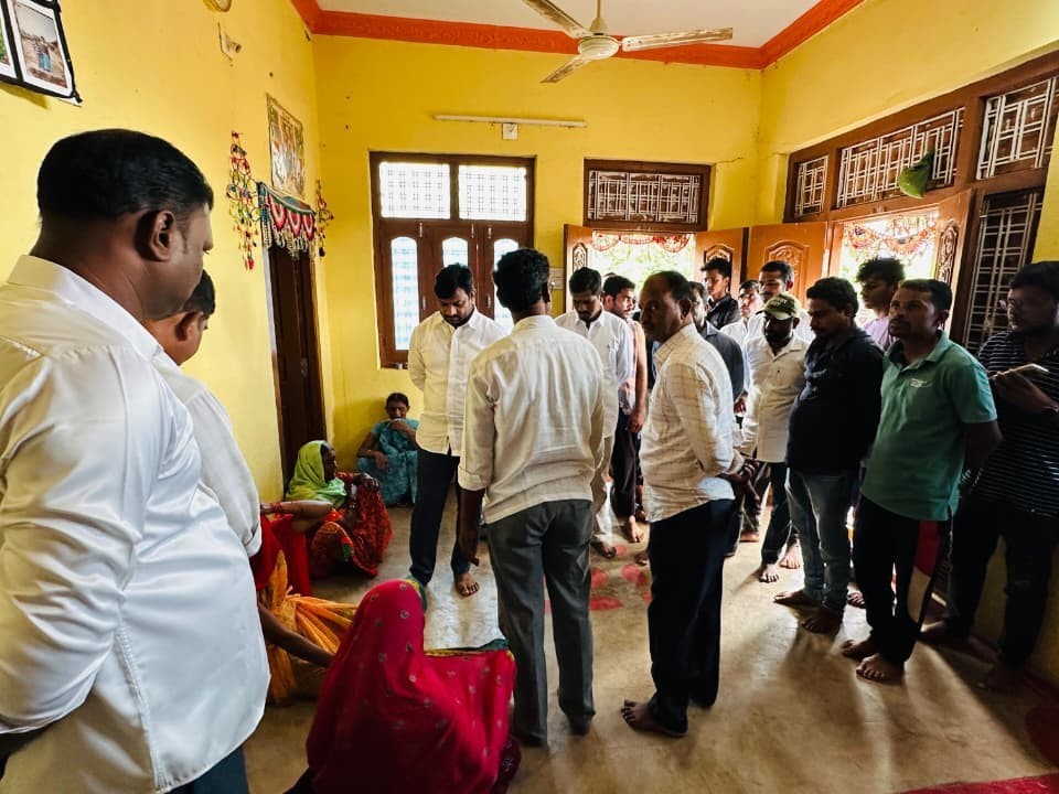 భరోసా ఇచ్చిన జాన్సన్ నాయక్
