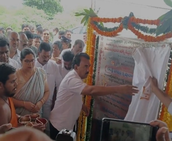 VIDEO: ఆసుపత్రి నిర్మాణానికి భూమి పూజ చేసిన మంత్రి