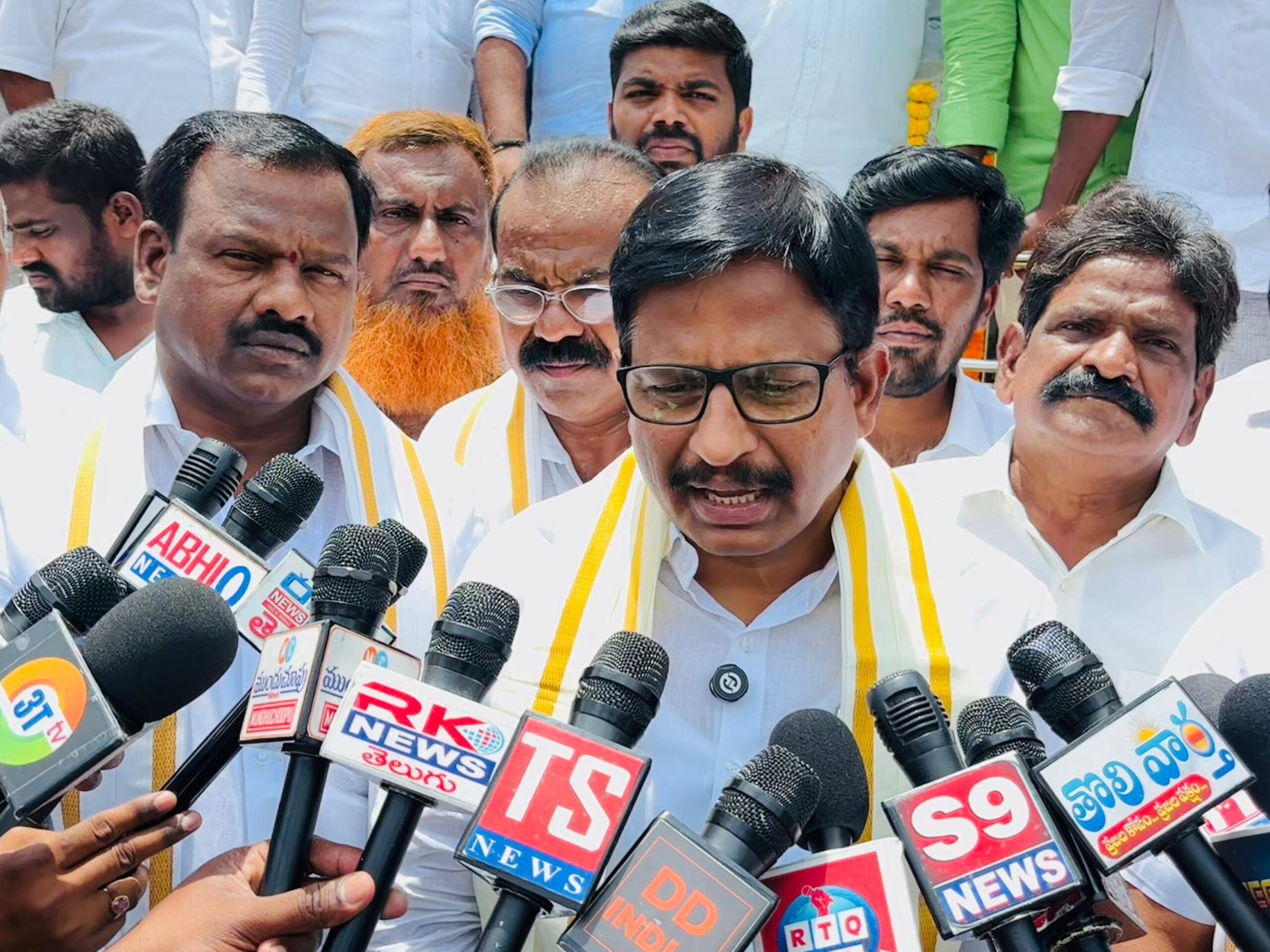 ఐలమ్మ స్ఫూర్తితో ఉచిత విద్య: ఎమ్మెల్యే