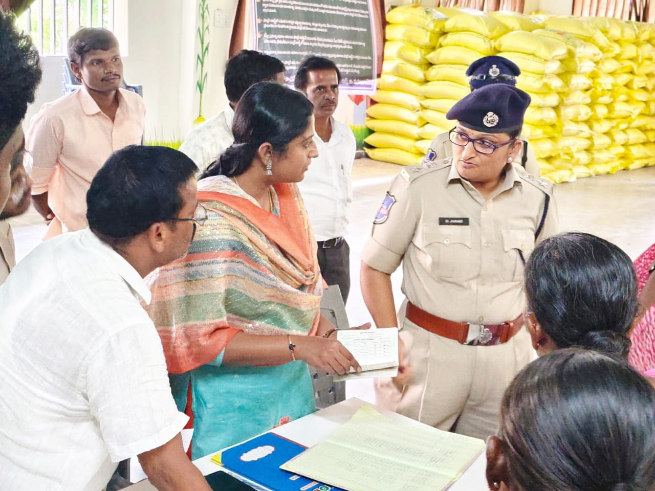 ‘యూరియా అక్రమ రవాణా చేస్తే కఠిన చర్యలు’