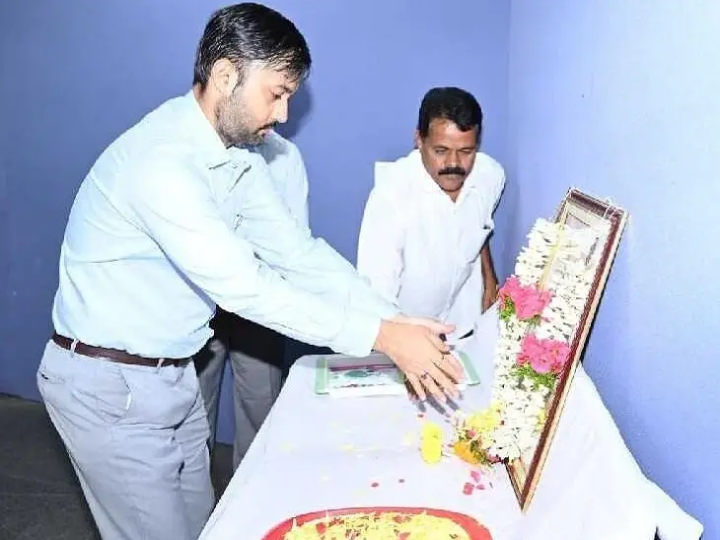 ఐలమ్మ పోరాటాలను మహిళలు పూర్తిగా తీసుకోవాలి: కలెక్టర్