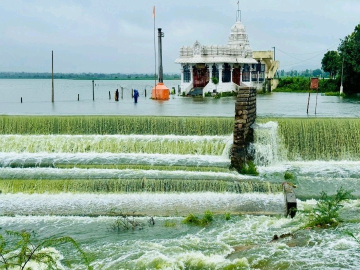 జిల్లాలో కుండపోత వర్షం.. లోతట్టు ప్రాంతాలు జలమయం