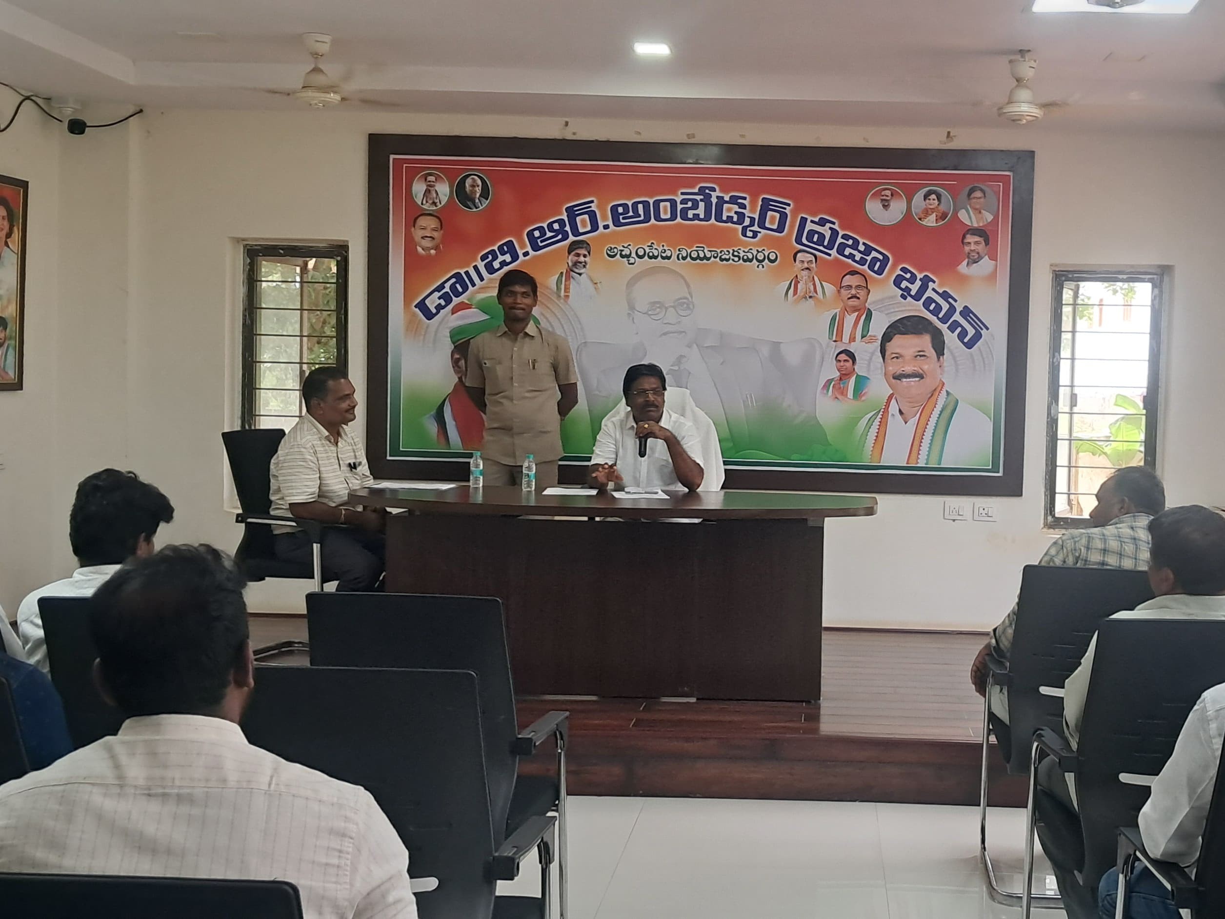 రైతులకు యూరియా కొరత లేకుండా చూడాలి : ఎమ్మెల్యే
