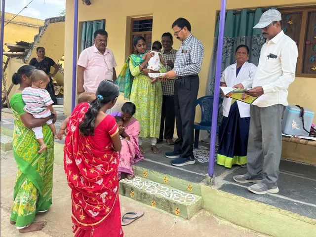 టీకా కార్యక్రమం పరిశీలించిన జిల్లా అధికారి