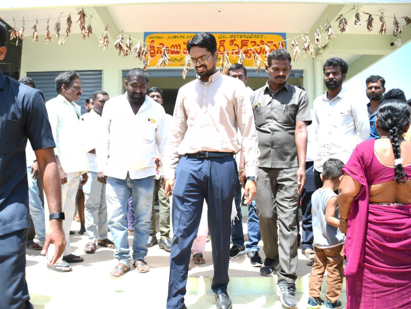 సీడ్స్ గోదామును తనిఖీ చేసిన జిల్లా కలెక్టర్