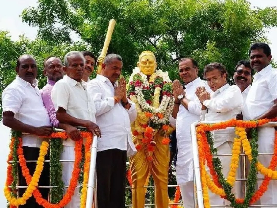 చాకలి ఐలమ్మకు నివాళులర్పించిన మంత్రి