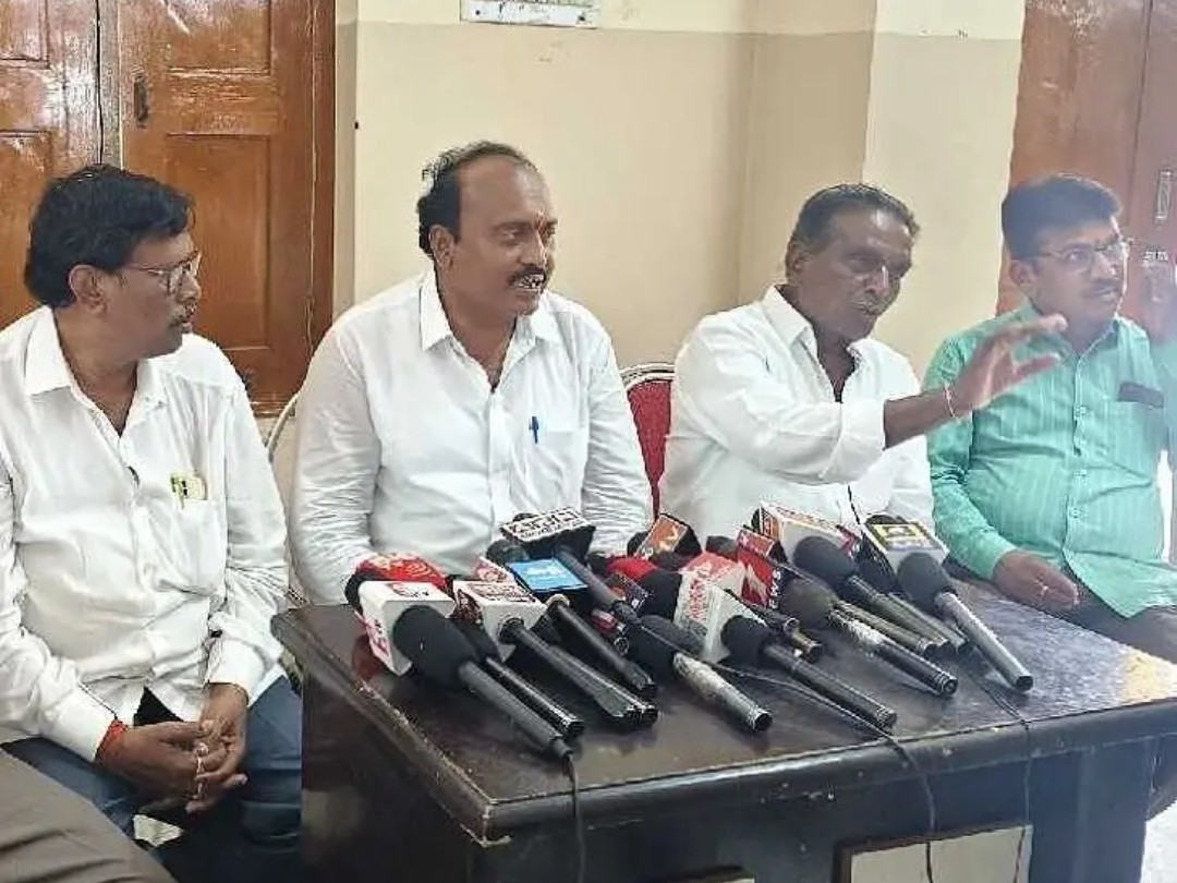 పోలీసులను క్షమాపణలు కోరిన ఆర్యవైశ్య సంఘం