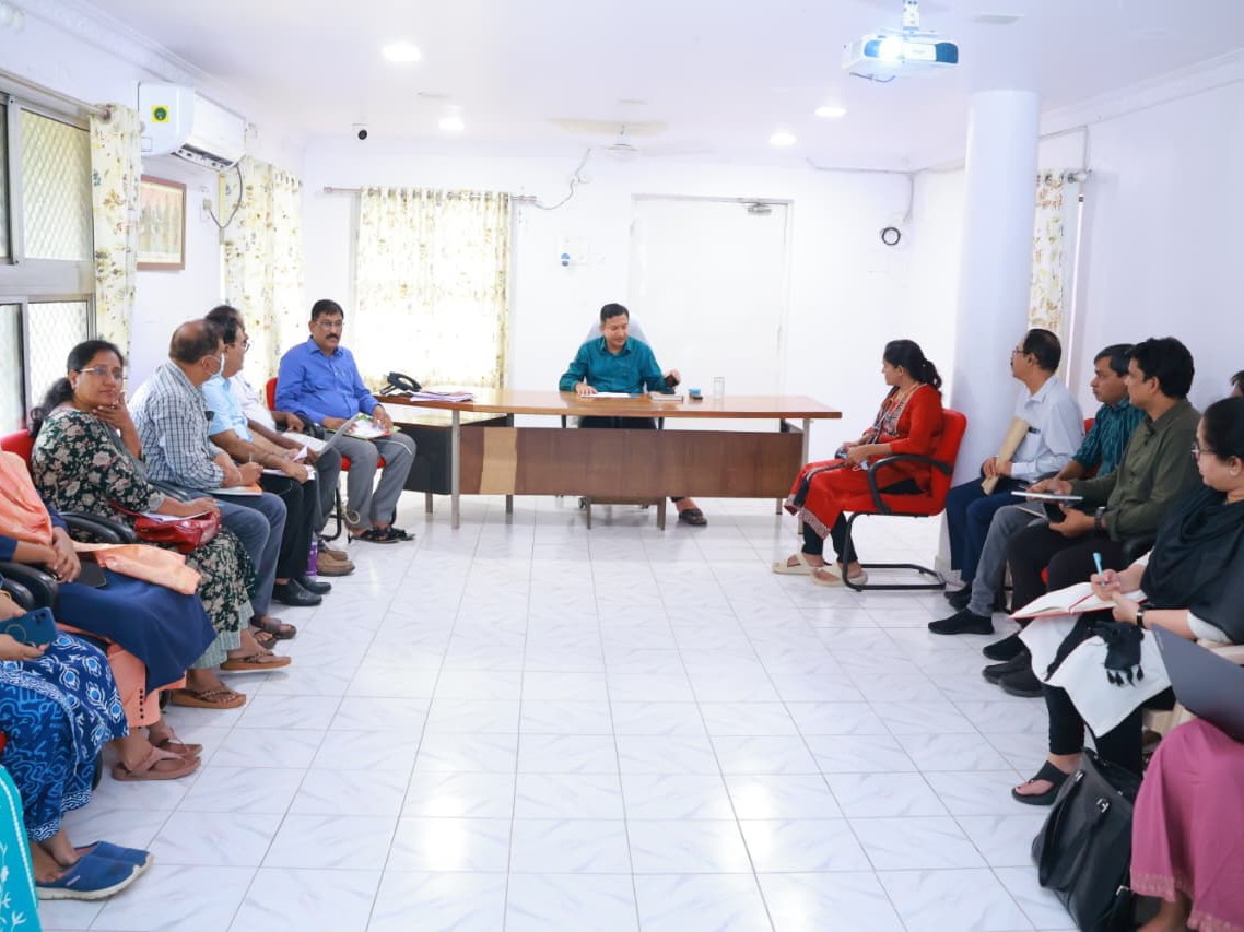 నవజాత శిశు మరణాలపై వైద్యాధికారులతో సమీక్ష సమావేశం