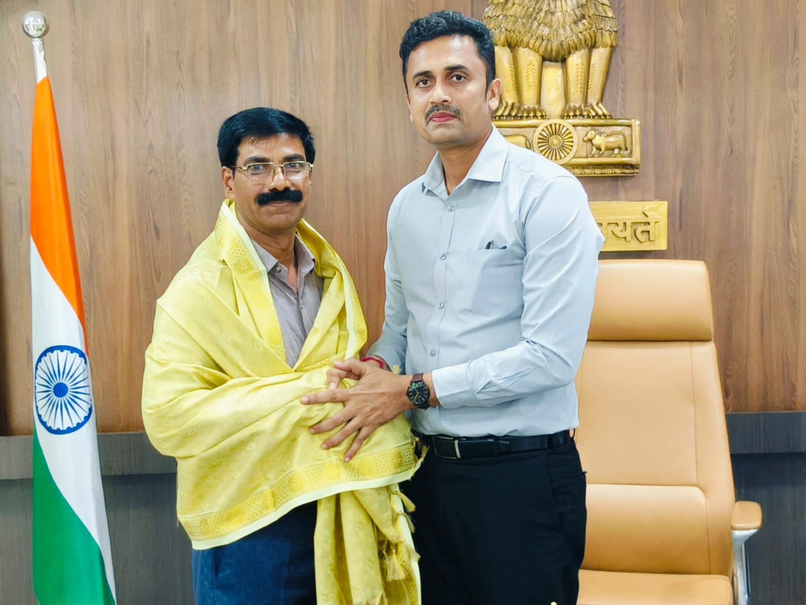 రమేష్ సేవలు అభినందనీయం: కలెక్టర్