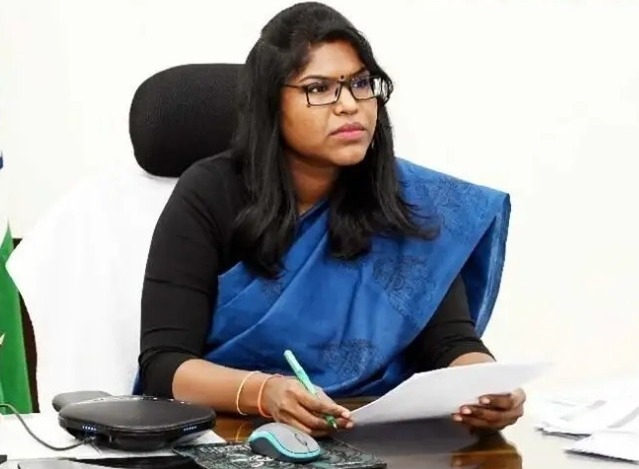 వయోవృద్ధుల చట్టాలపై అవగాహనలో పాల్గొన్న కలెక్టర్