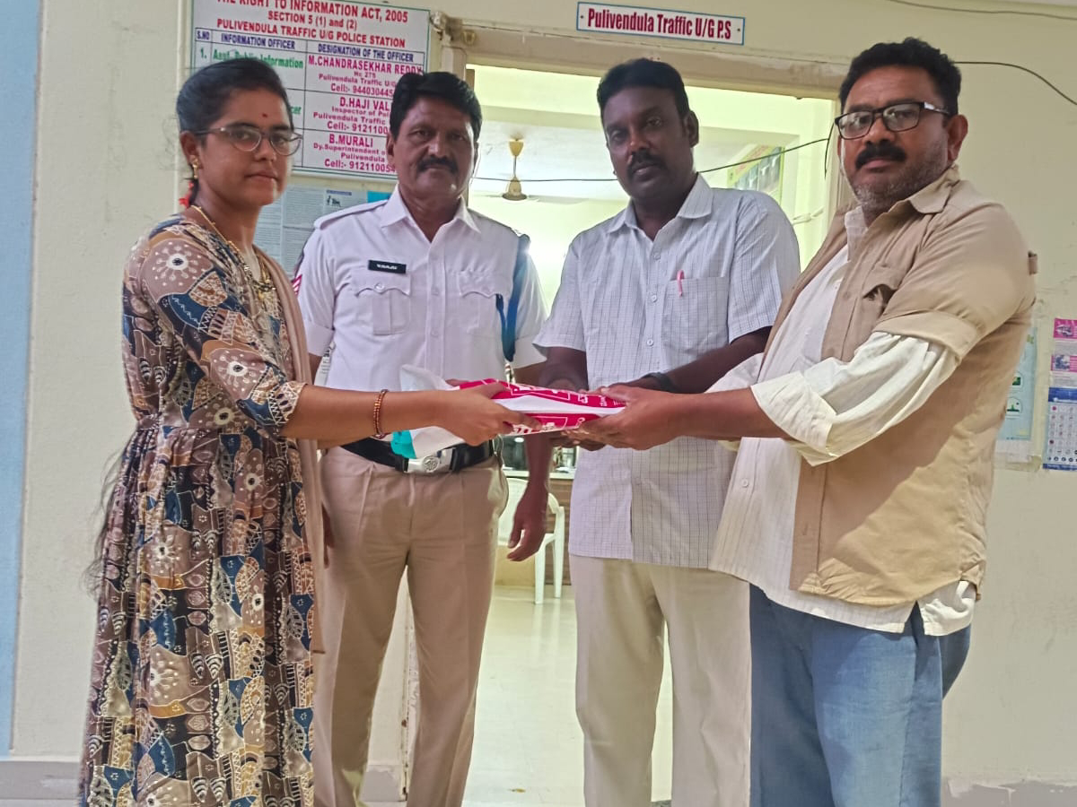 నిజాయితీని చాటుకున్న ఆటోడ్రైవర్