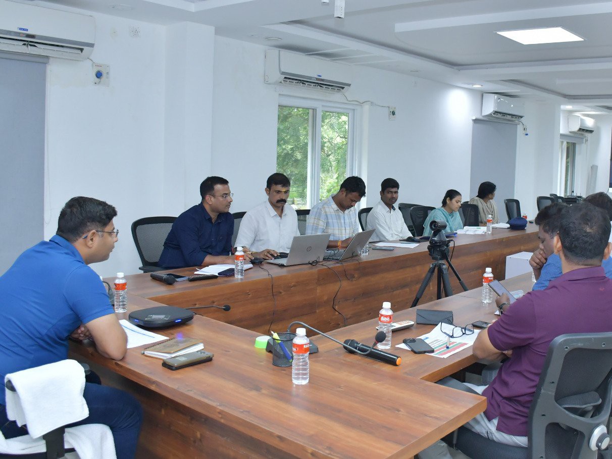 జిల్లాను ముందు వరుసలో ఉంచేలా కృషి చేయాలి: ఎస్పీ